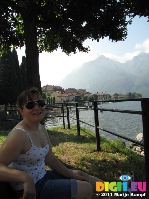 SX18890 Jenni at breakfast at Lake Como